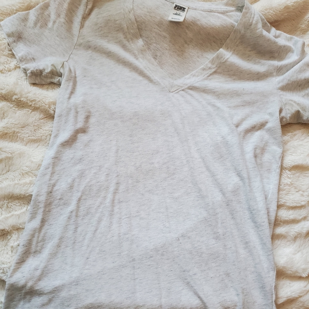 PINK off white v neck tshirt